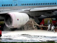 20160527_1240_羽田空港_C滑走路_大韓航空機_B777_出火_3722