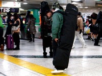20140218_JR東京駅_新幹線改札口_スノーボード_1903_DSC05846T