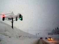 20150315_車両用交通信号灯器_電球信号機_積雪_雪_010