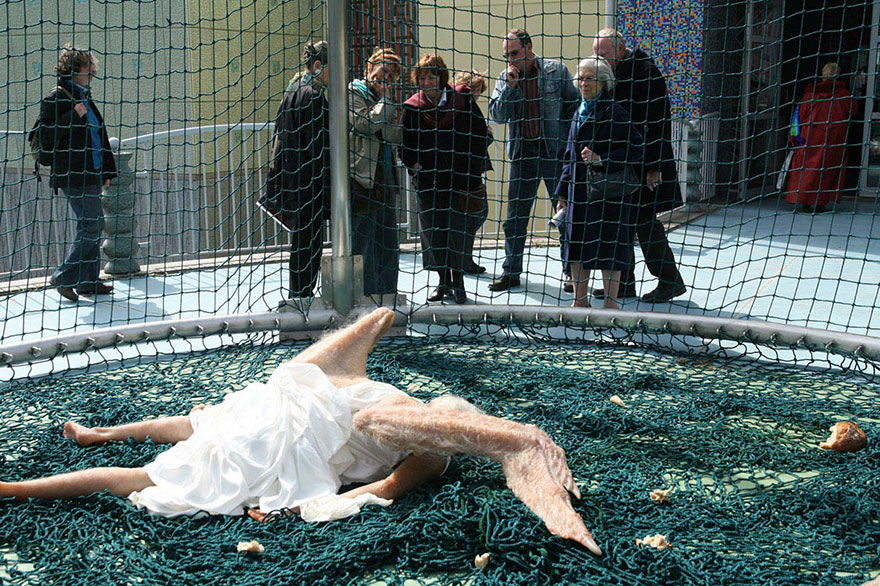 fallen-angel-sculpture-realistic-4