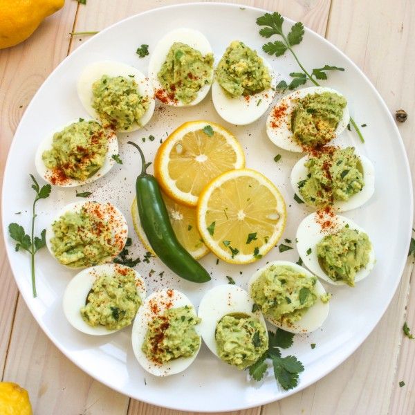 Guacamole-Deviled-Eggs-Top-600x600