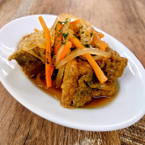 〈アジのエスカベッシュ カレー風味〉