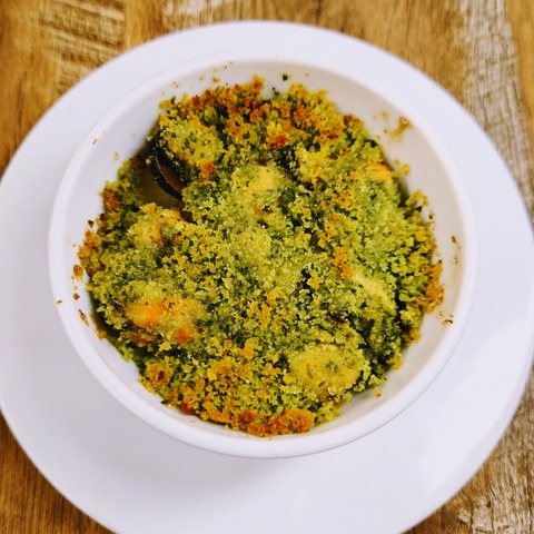 〈ムール貝の香草パン粉焼き〉
