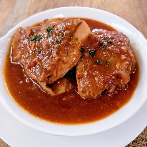 〈鶏もも肉のボルシチ風〉