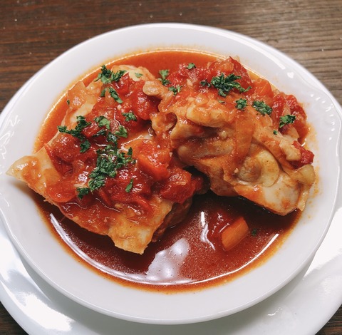 鶏肉と赤パプリカのバスク風煮込み