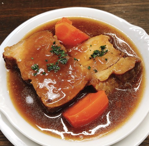 豚バラ肉とあめ色玉ねぎのビネガー煮込み