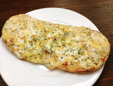4種チーズのピザ