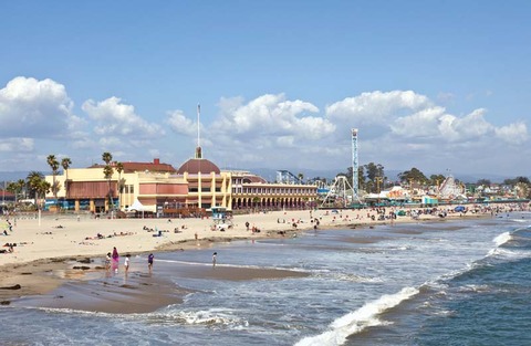 Hoạt động bên bờ biển ở Santa Cruz