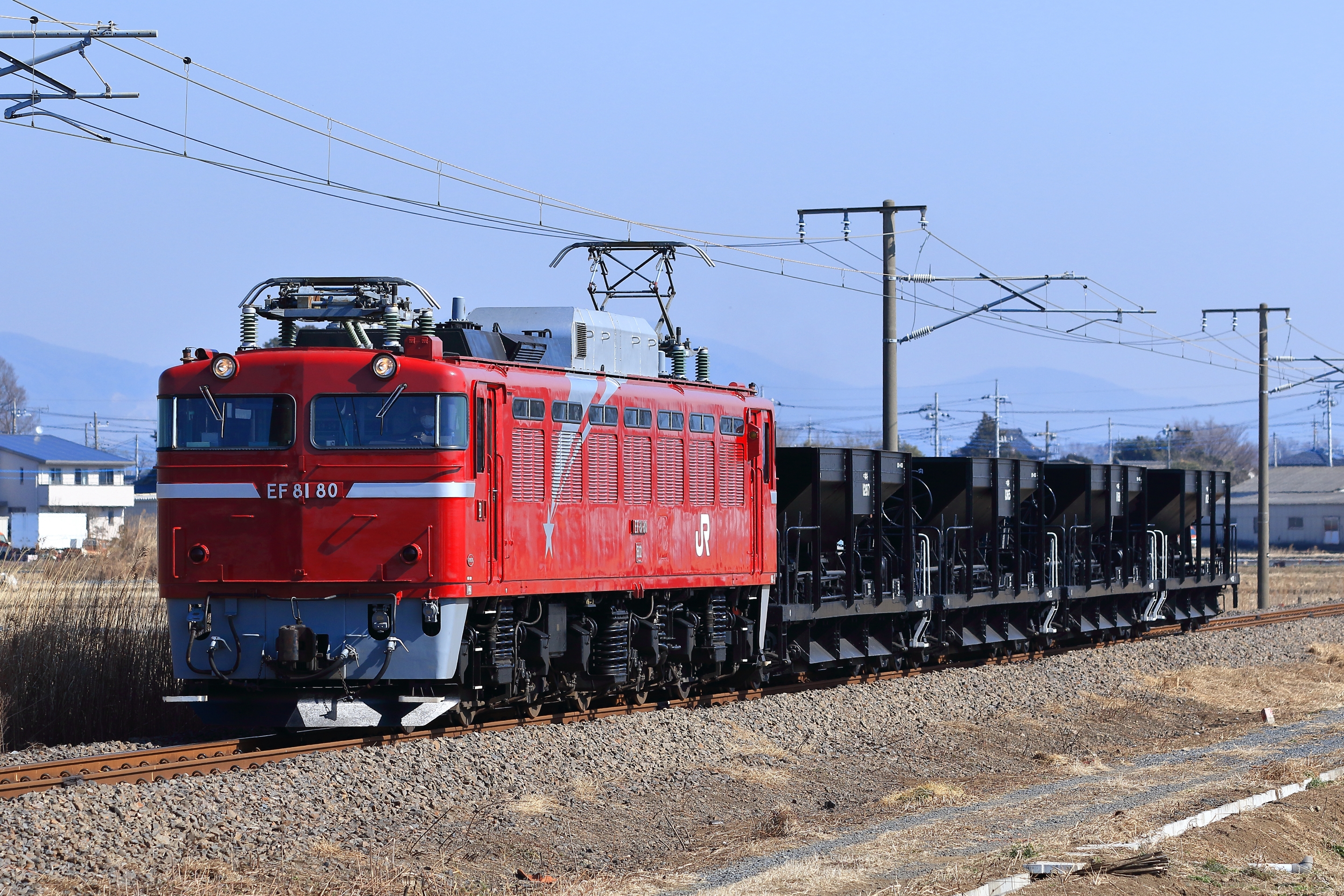 21 02 21 西金駅常駐ホキ 郡山工場入場配給輸送 線路際の常連客