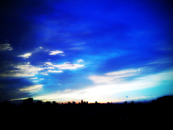 街の空
