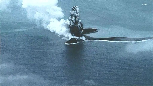 硫黄島南岸の翁浜(おきなはま)沖