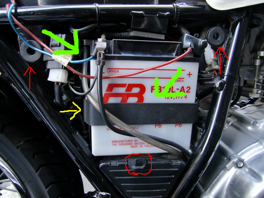 スズキ　volty ボルティ250    バッテリー上がってます メンテナンスをしてみよう（ボルティーのバッテリー充電作業編