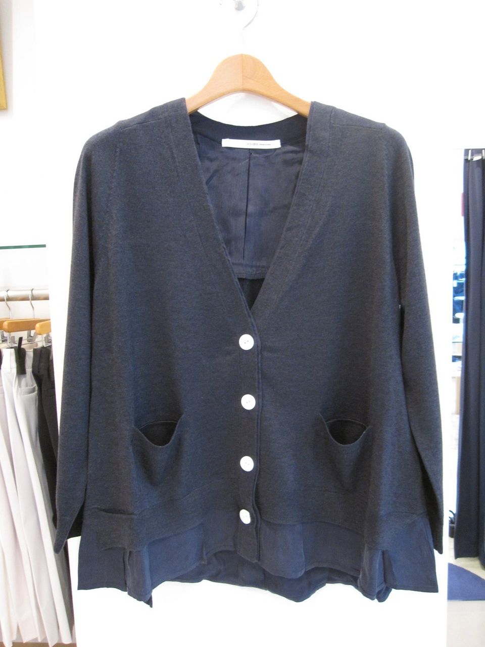 ara ara アラ アラ 異素材ドッキング カーディガン - lakremmstore.com 【本日特価】 美品 araara(アラアラ) ラクーンVネックカーディガン ネイビー 紺 高級 カーディガン/ボレロ