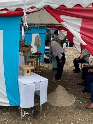 ③ (23)