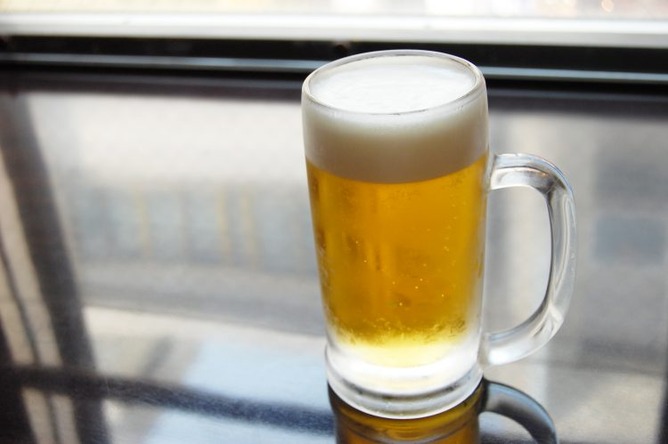 この画像でビールよりもおっぱいに先に目がいく正直者ｗｗｗｗｗ【110枚】