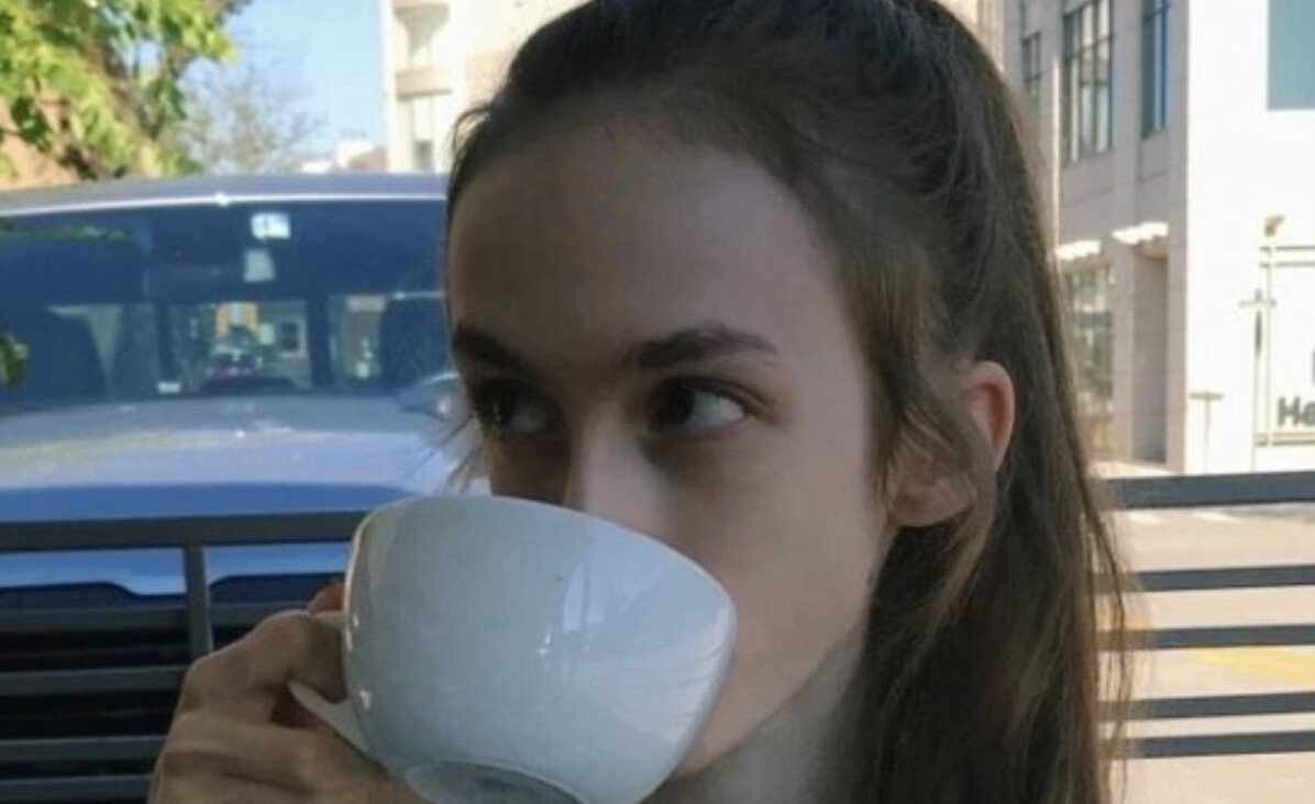 【衝撃映像】ドイツの女の子、暑すぎておっぱい以外隠さずに出歩いてしまう