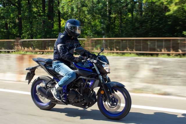 【動画】バイク走行中の「シミー現象」怖すぎる