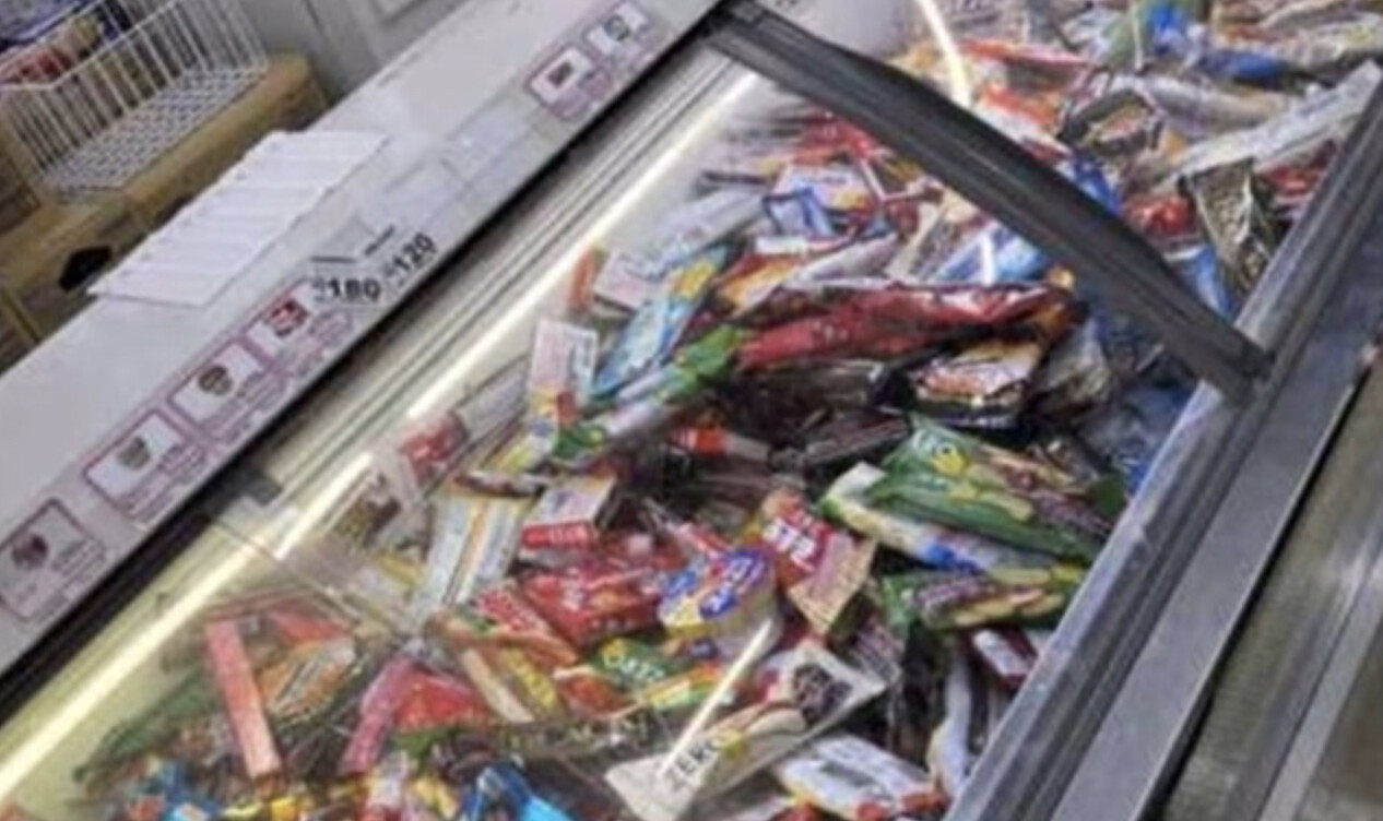 【悲報】外国人店員「アイスの並べ方？まぁこんなもんでええやろ🥱」