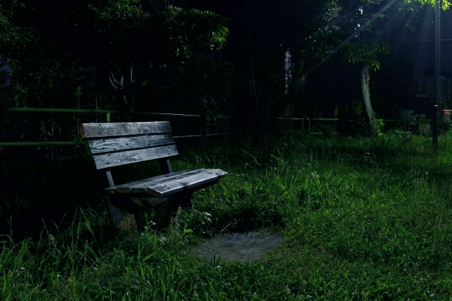 【恐怖】ランニングしてきたら夜の公園にベビーカーがあったんだが