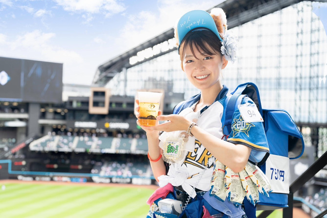 売り子「生ビールはいかがですか♡（700円）」 ワイ「う～んｗ」