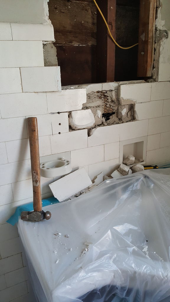 2階洗面台に二ッチを付ける 自分で直す家 ブラインド取り付けからコンクリ仕事まで