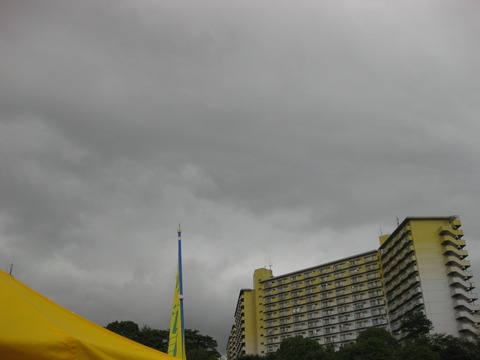 夏まつり降雨空もよう