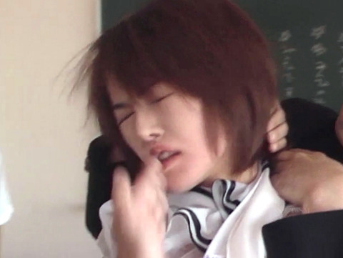 ビンタされる女 ビンタされる表情がエロい女のAV画像 akinoshiori14