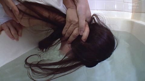 SM水責め調教/水責め拷問される女のエロAV画像_iioka24