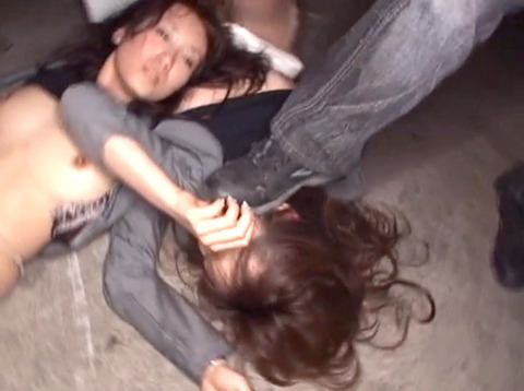 集団強姦 輪姦 集団レイプで廻される女の AVエロ画像 unoiori19