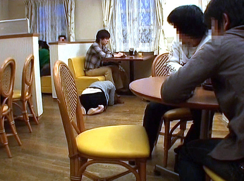 ファミレスで男に土下座する女の画像 大槻ひびき -SMJP