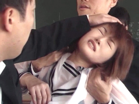 ビンタされる女 ビンタされて表情がエロい女のAV画像 akinoshiori12