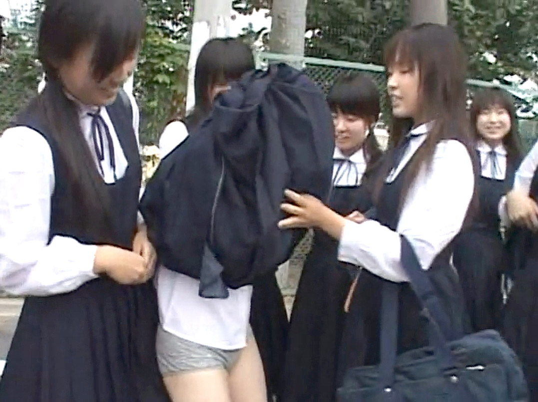 同性集団いじめ 「 さやか 」 女同士のいじめ！集団性的リンチ。スカート茶巾、モップ責め エロビデオ - SMなおとSM