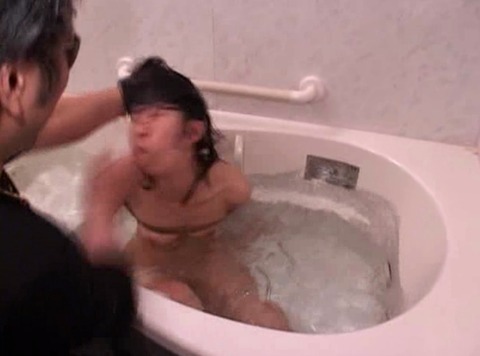 氷風呂 ビンタ 拷問 虐待 失神 女優がかわいそうな AVビデオ