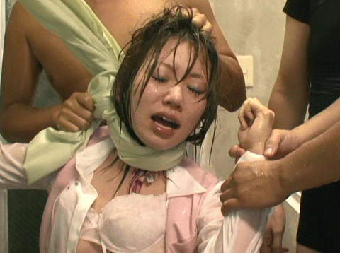 安田美樹 ずぶぬれで犯される女 集団強姦画像10