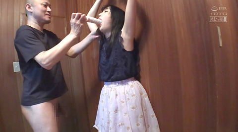 黒崎さく=水責め強制イラマチオ/公開羞恥調教される女のエロ画像59
