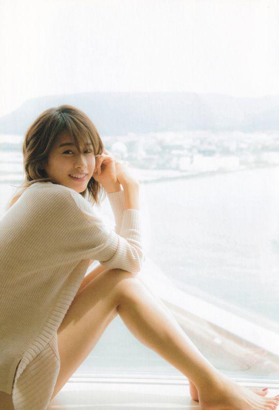 2chまとめ 芸能 加藤綾子に迫る 決断のとき 引退かセクシーグラビアで巻き返しか 砂漠のマスカレード ワッフル