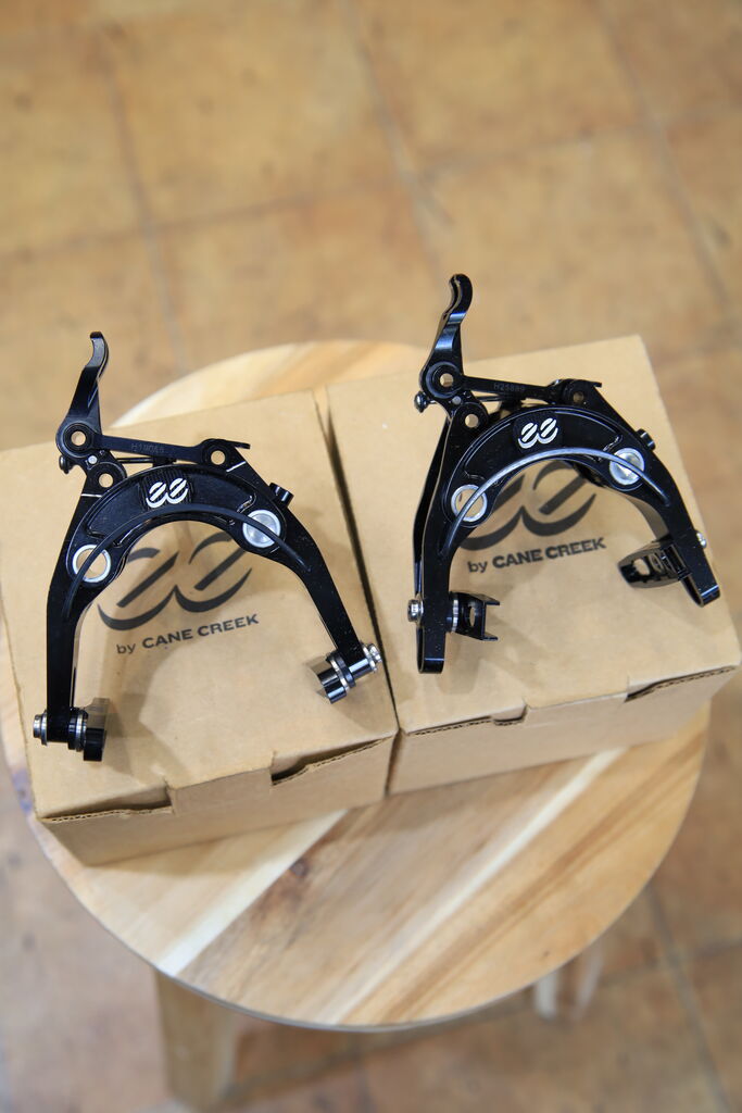 スタンダードのブラック仕様のeeBrake for BROMPTON