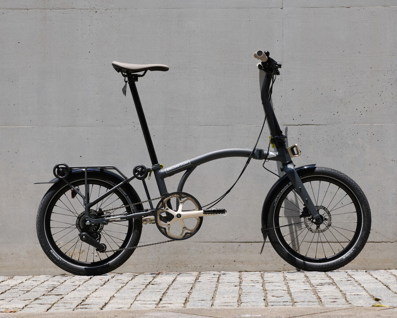 Brompton × and wander G Lineの車体全体