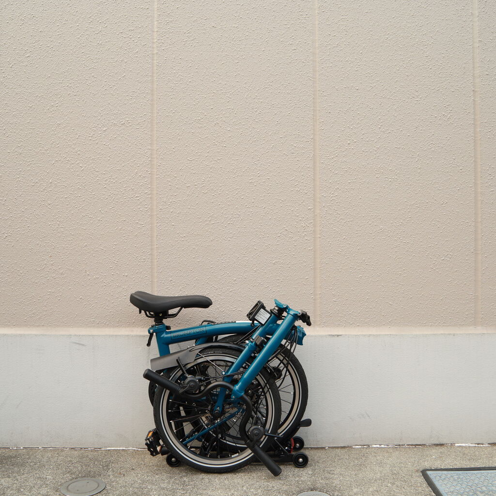 BROMPTON C Line のニューカラー 「オーシャンブルー」「デューン