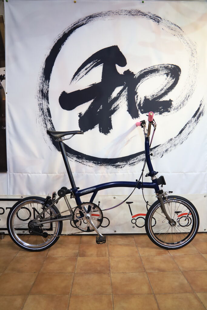 スタッフ私物のBROMPTON、カスタム後の全体像