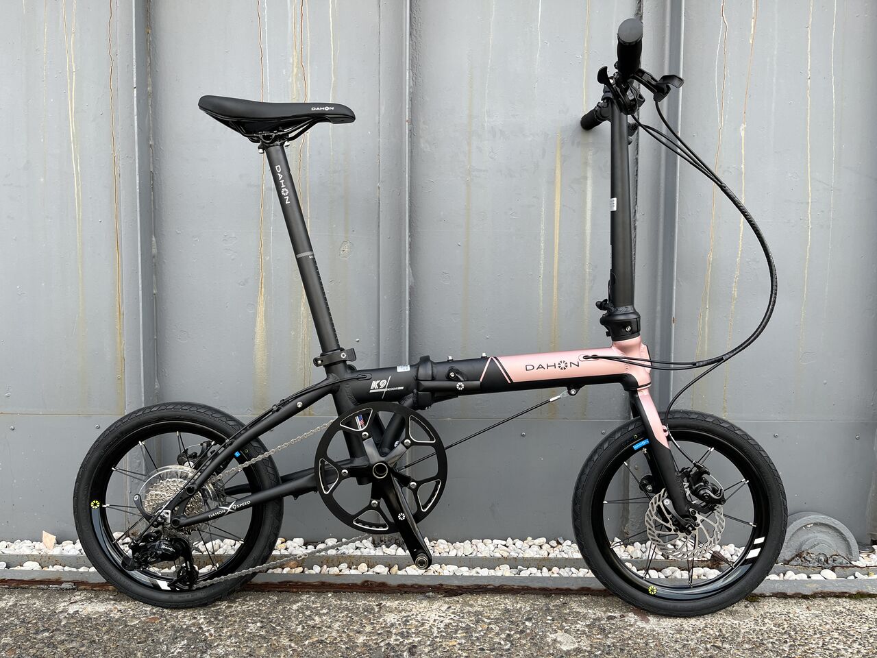 DAHON CURVE D3 16インチ ピンク Dahon Curve D3 Folding Bike Review - Compact Folder with 16