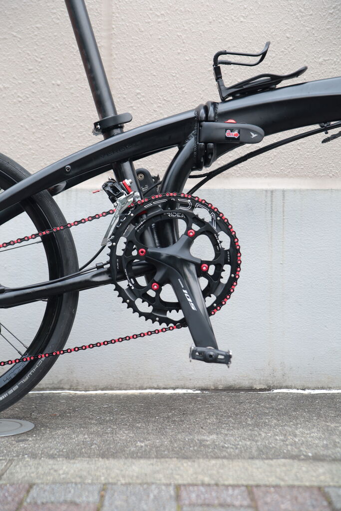 RIDEA製56/44Tチェーンリングと赤いチェーンリングボルト