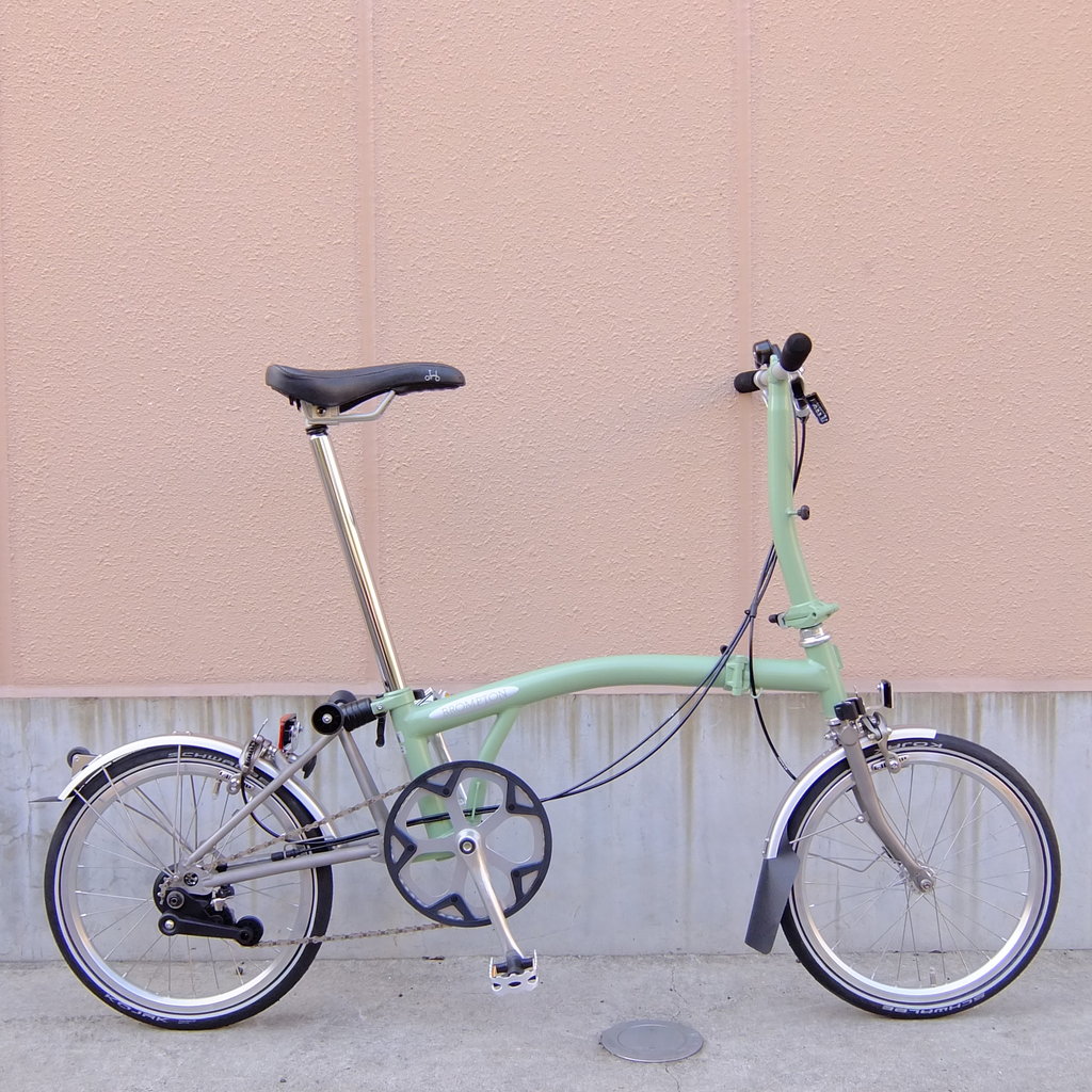 ブロンプトンの、あのチタンモデル買えます。確実に欲しい方は