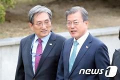 文大統領が山火事当日に酒? 大統領府、偽ﾆｭｰｽ告発へ 韓国