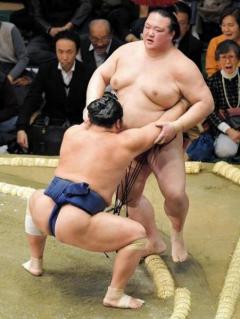 稀勢の里３連敗 場内静まりかえる 横綱９連敗はワースト