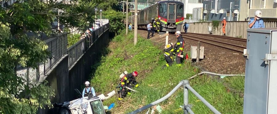 【鉄道事故】軽トラ運転の72歳男性、特急列車との激突で死亡
