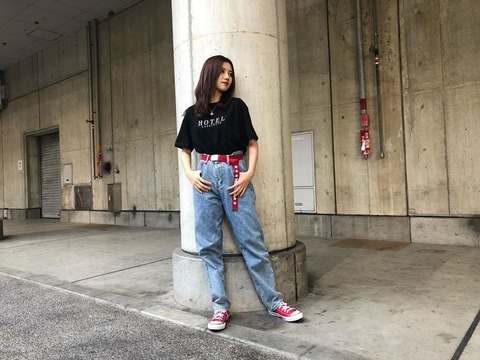 ちょっと前のヲタクみたいな格好をしても似合う北川綾巴って…