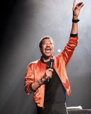 lionelrichie200325-300x376