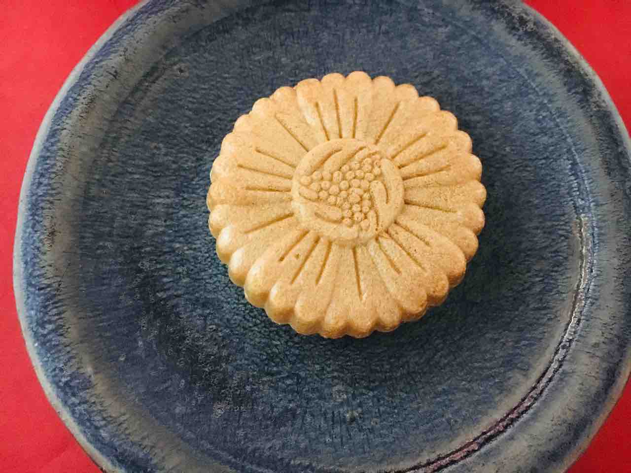 第2677回 いなみや菓子店の『東奥義塾もなか』 : 和菓子魂！ Powered