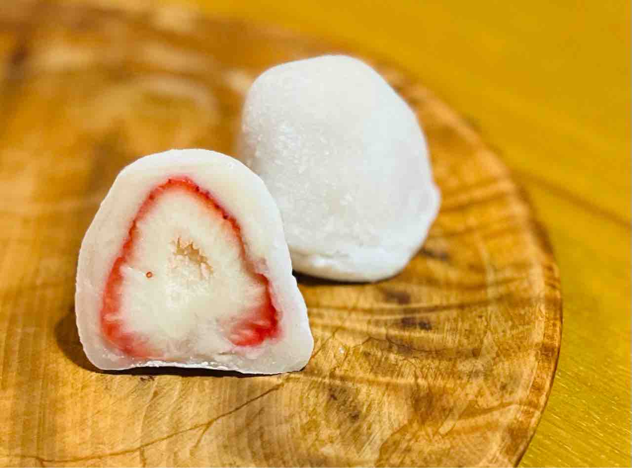 第3056回 夢菓房たからの『夏瑞いちご大福』と『マスクメロン大福 